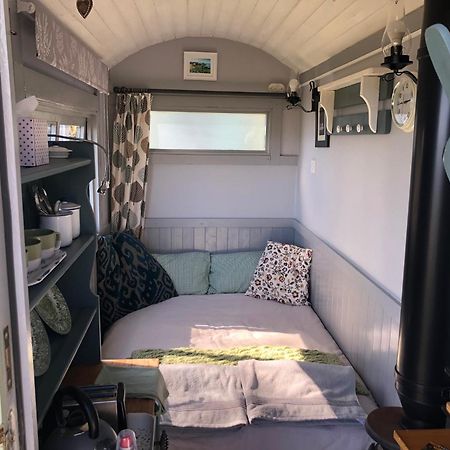 Bronllys Farm Coastal Self-Catering Apartment Ланели Екстериор снимка