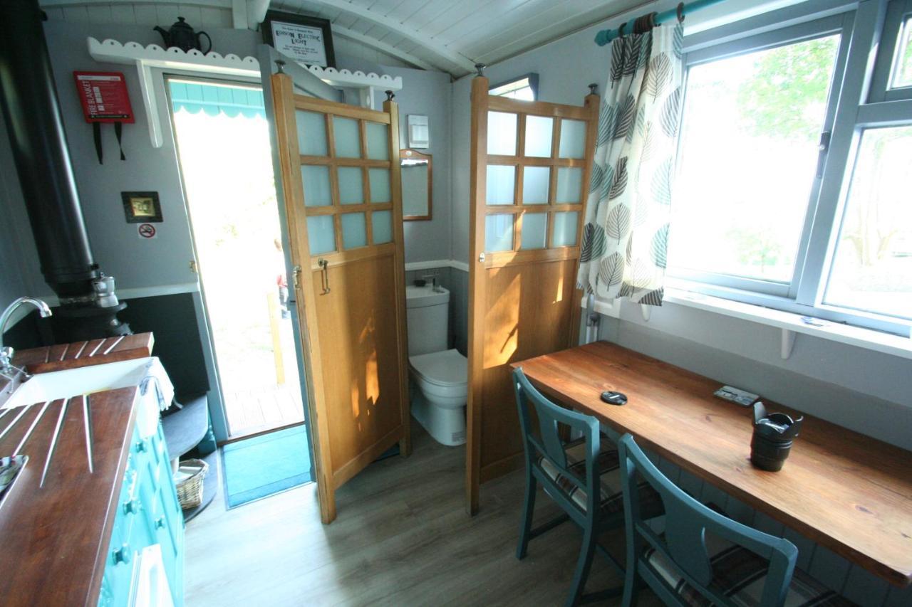 Bronllys Farm Coastal Self-Catering Apartment Ланели Екстериор снимка