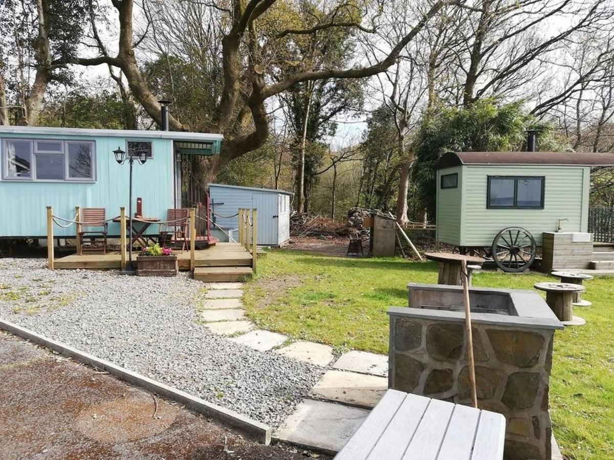 Bronllys Farm Coastal Self-Catering Apartment Ланели Екстериор снимка