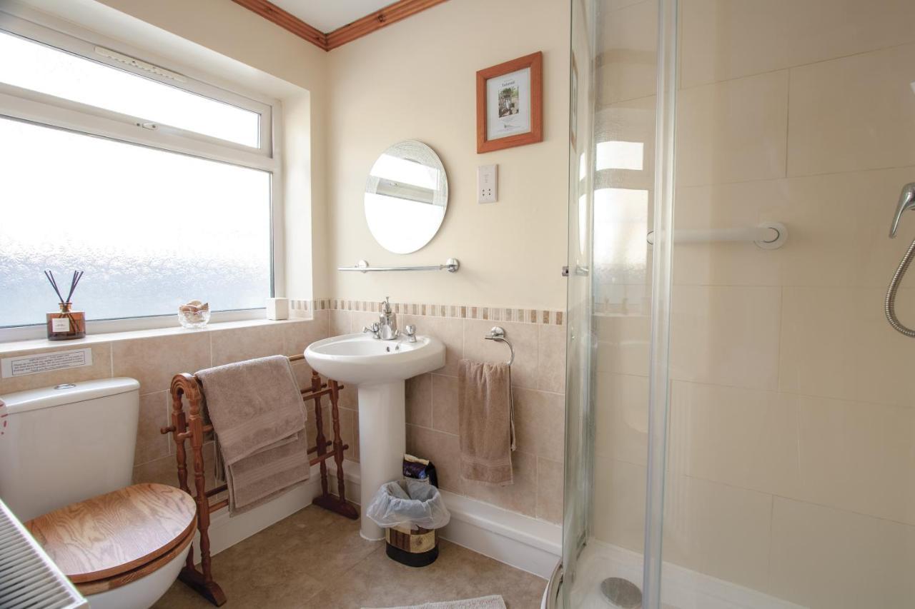 Bronllys Farm Coastal Self-Catering Apartment Ланели Екстериор снимка