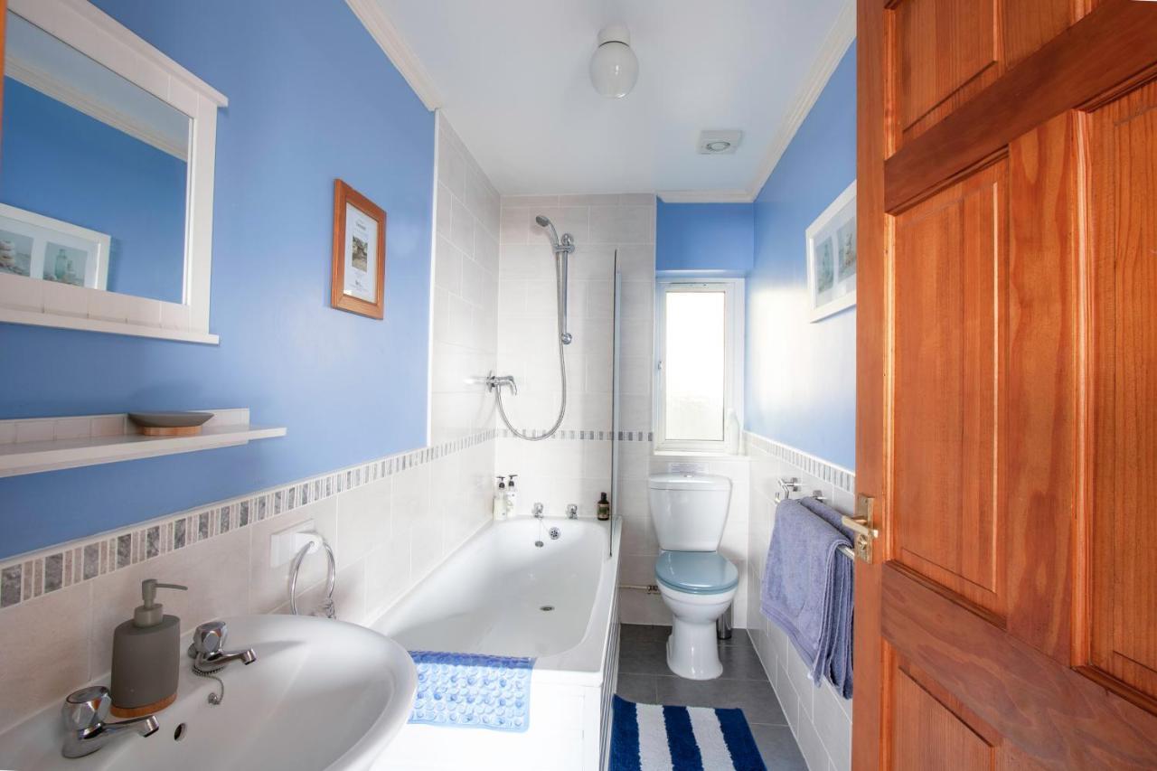 Bronllys Farm Coastal Self-Catering Apartment Ланели Екстериор снимка