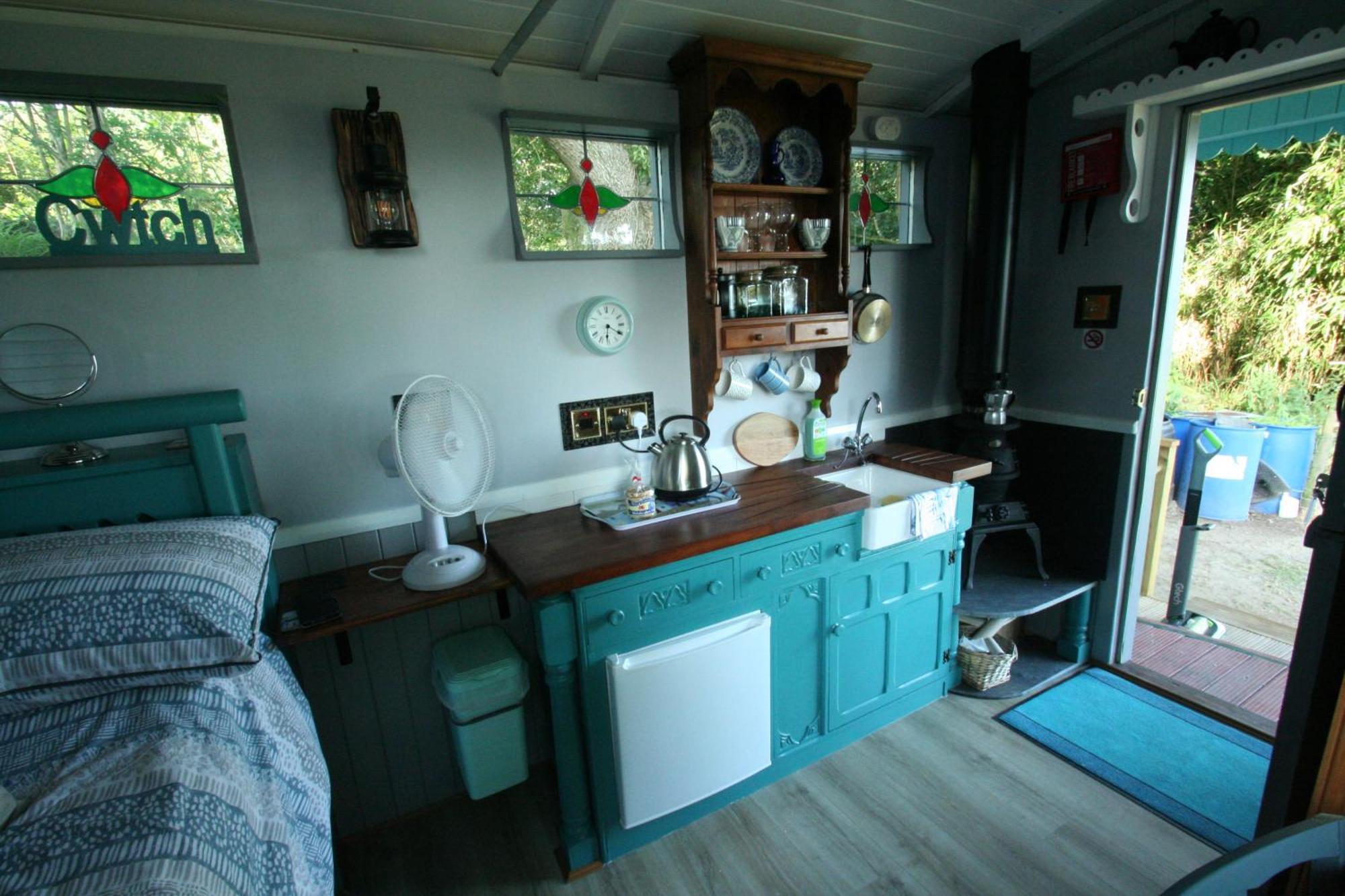 Bronllys Farm Coastal Self-Catering Apartment Ланели Стая снимка