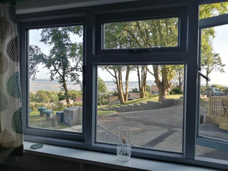 Bronllys Farm Coastal Self-Catering Apartment Ланели Екстериор снимка