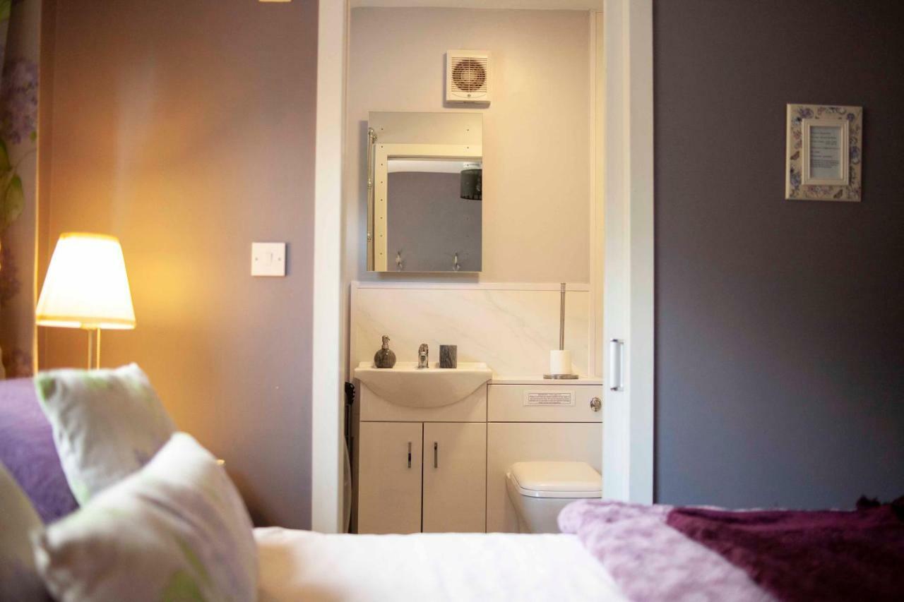 Bronllys Farm Coastal Self-Catering Apartment Ланели Екстериор снимка