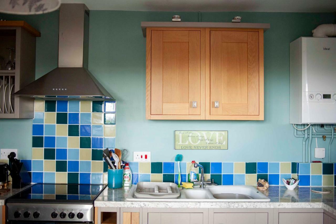 Bronllys Farm Coastal Self-Catering Apartment Ланели Екстериор снимка