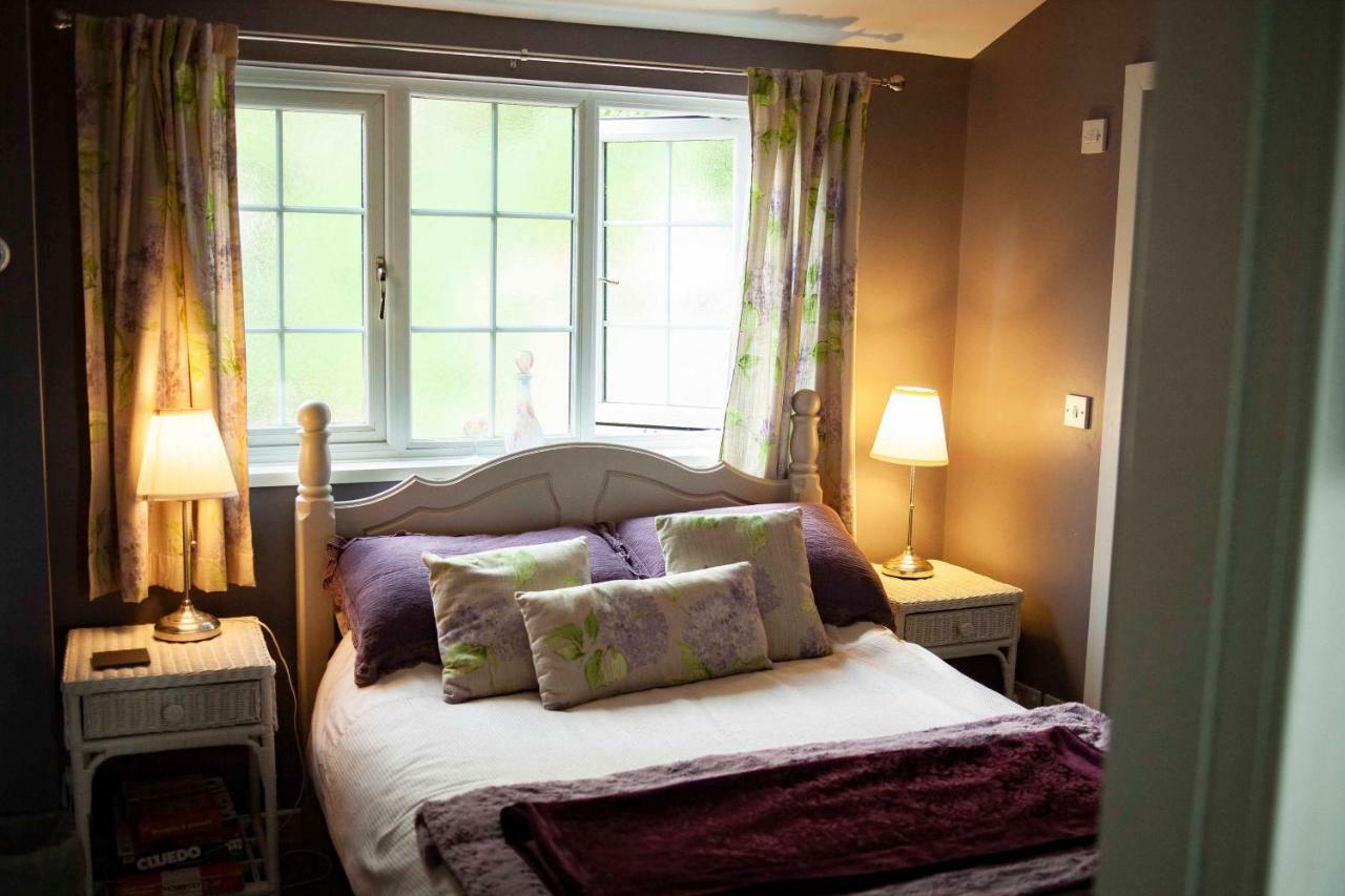 Bronllys Farm Coastal Self-Catering Apartment Ланели Екстериор снимка